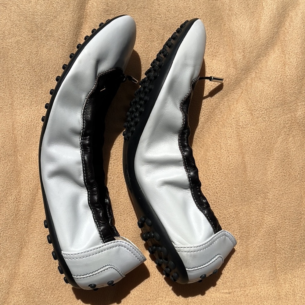 Tod’s White and Black Dee Laccetto Ballerina Flats - Picture 12 of 13